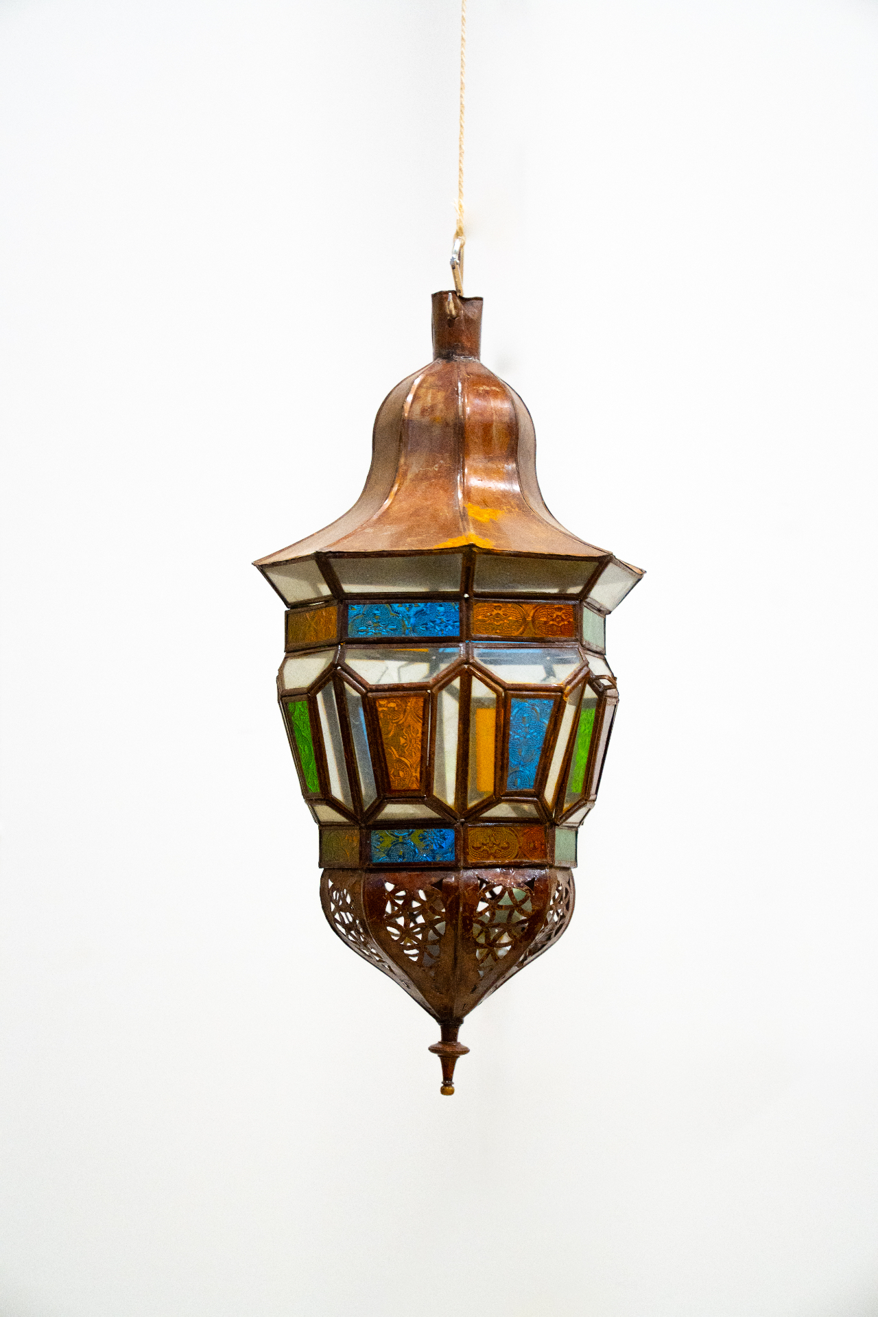 Lanterne cuivre facettée à verre coloré